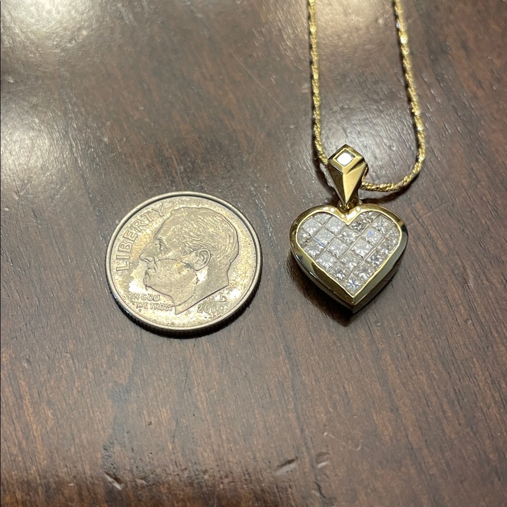 18K Gold Heart Pendant With 22 Diamonds - Picture 12 of 12